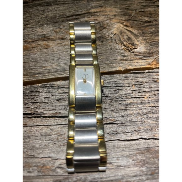 Vintage Timex Watch Goldtone Needs Battery - Picture 1 of 4